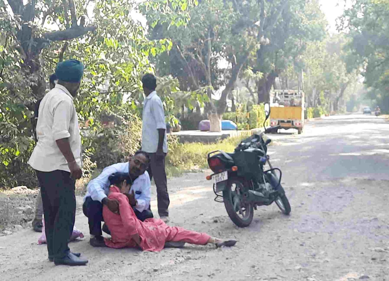 There was no repair of the broken road in the rain, Yamunanagar
