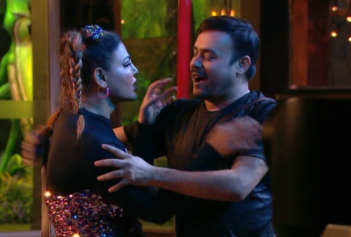 bigg boss 15 rakhi sawant burst into tears after husband ritesh elimination salman khan give promise to actress