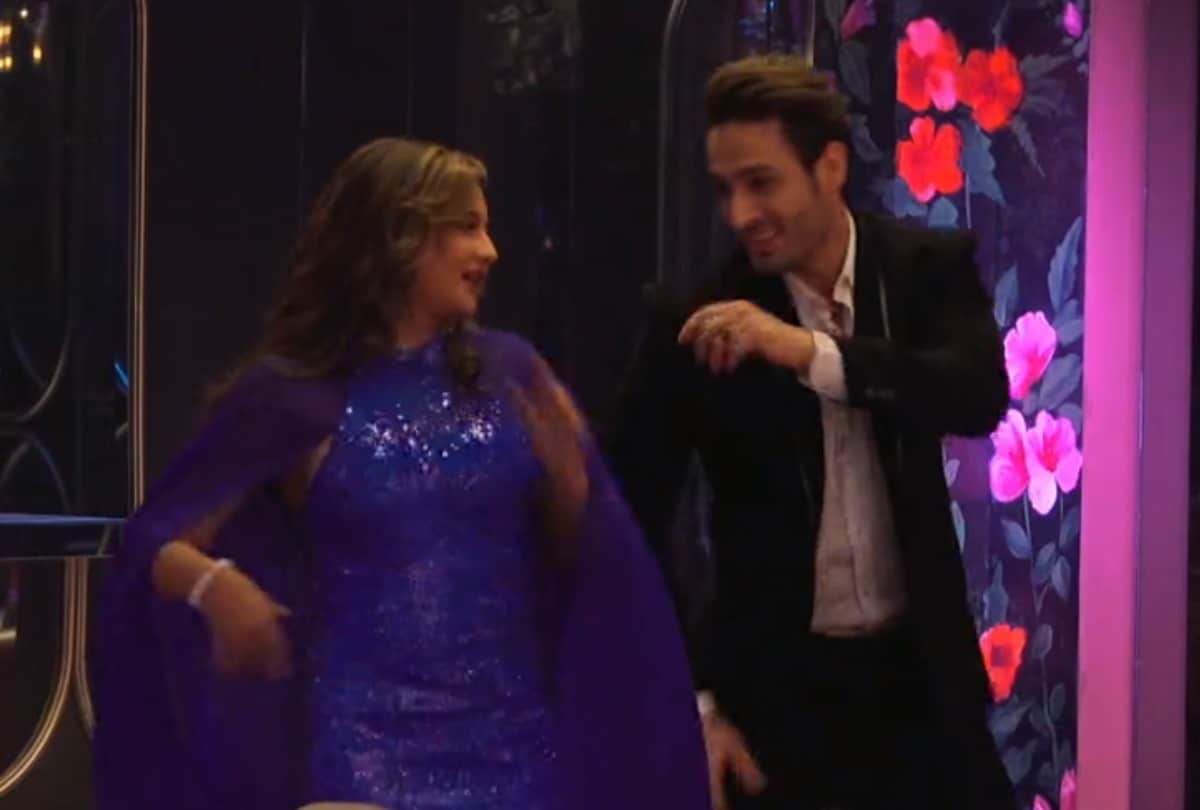 bigg boss 15 rashami desai and umar riaz confess that they like each other in front of salman khan and govinda in weekend ka vaar