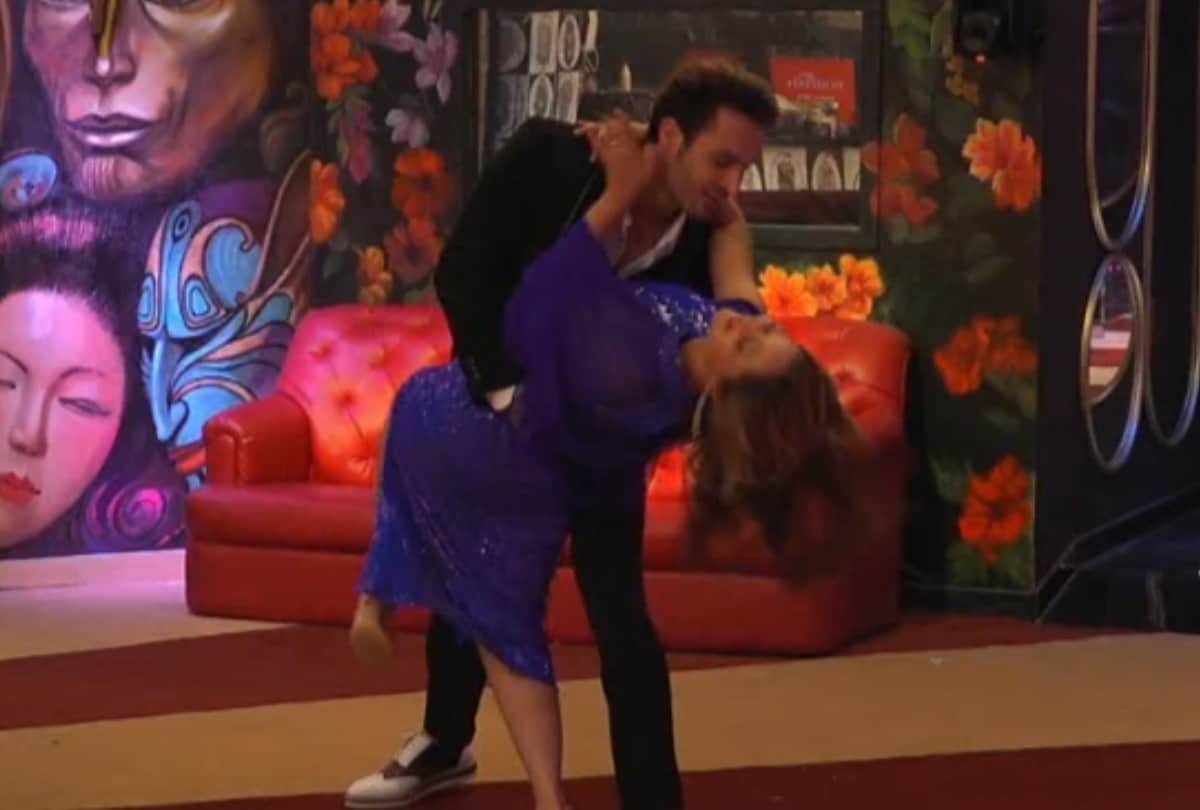 bigg boss 15 rashami desai and umar riaz confess that they like each other in front of salman khan and govinda in weekend ka vaar