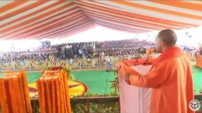 UP election 2022 cm yogi and nitin Gadkari visit Jaunpur gave gifts of National highway and development projects