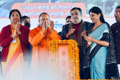 up election 2022 cm yogi and Nitin Gadkari in Mirzapur said Five years of Yogi govt is only trailer real film is yet to come
