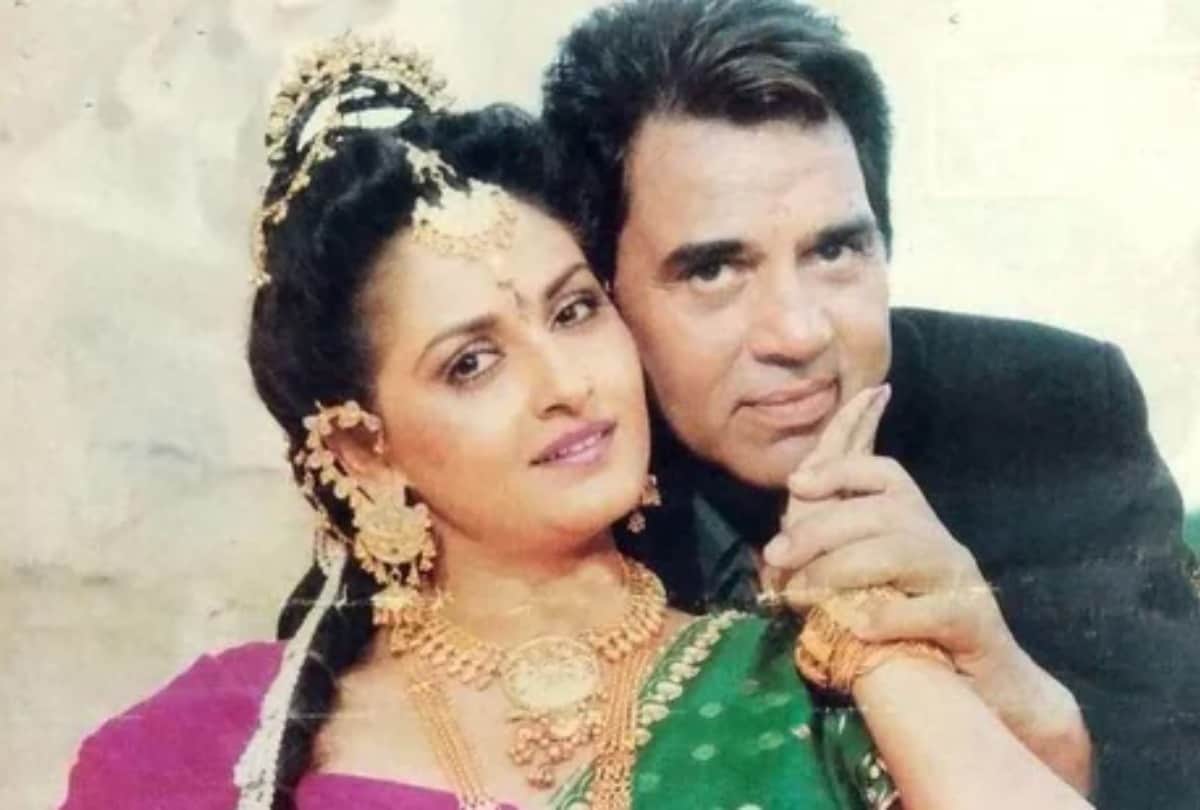 jaya prada revealed that dharmendra always got embarassed while romancing with the actress