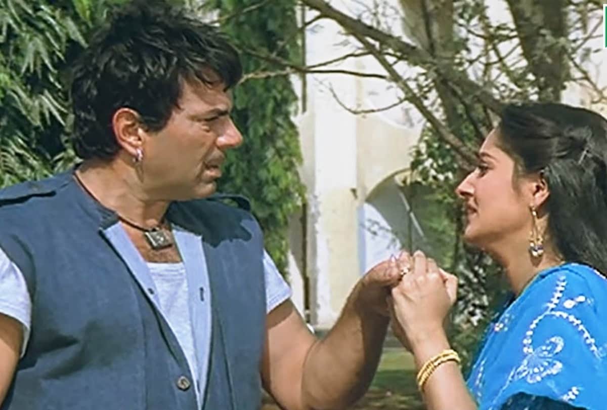 jaya prada revealed that dharmendra always got embarassed while romancing with the actress
