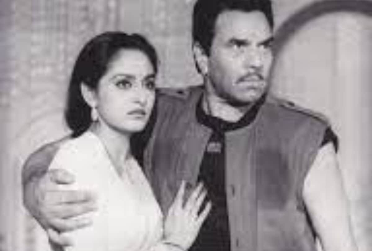 jaya prada revealed that dharmendra always got embarassed while romancing with the actress