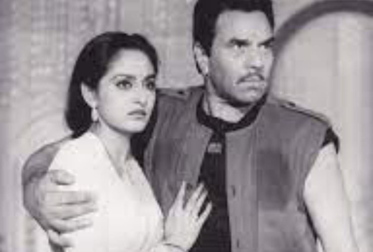 jaya prada revealed that dharmendra always got embarassed while romancing with the actress