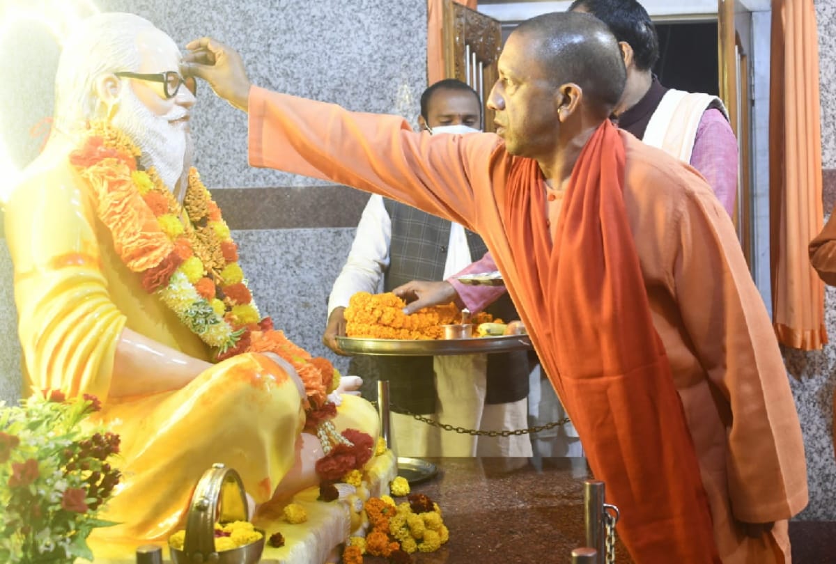 CM Yogi Adityanath directs action against land mafia in Janata Darbar at Gorakhnath temple