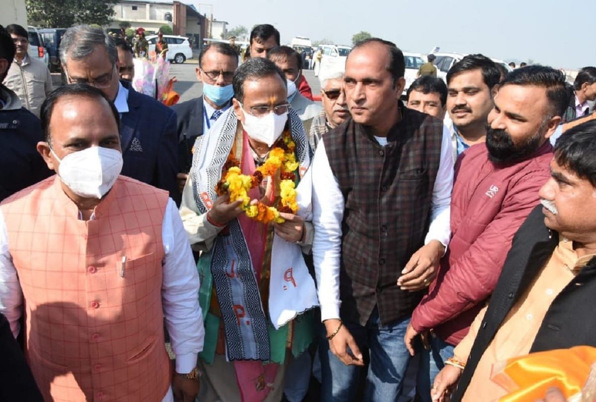Aligarh: Deputy CM Dr. Dinesh Sharma arrived in BJP's Jan Vishwas Yatra, workers welcomed