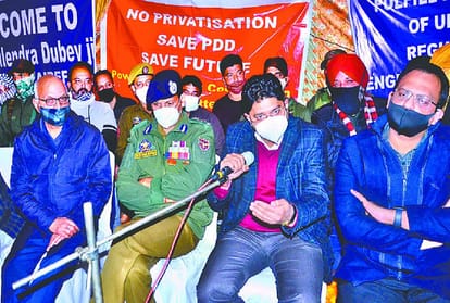 Black out in Jammu Kashmir, Army deployed in the main grids of the state, electricity workers' strike continues, supply stalled in many areas for the third day