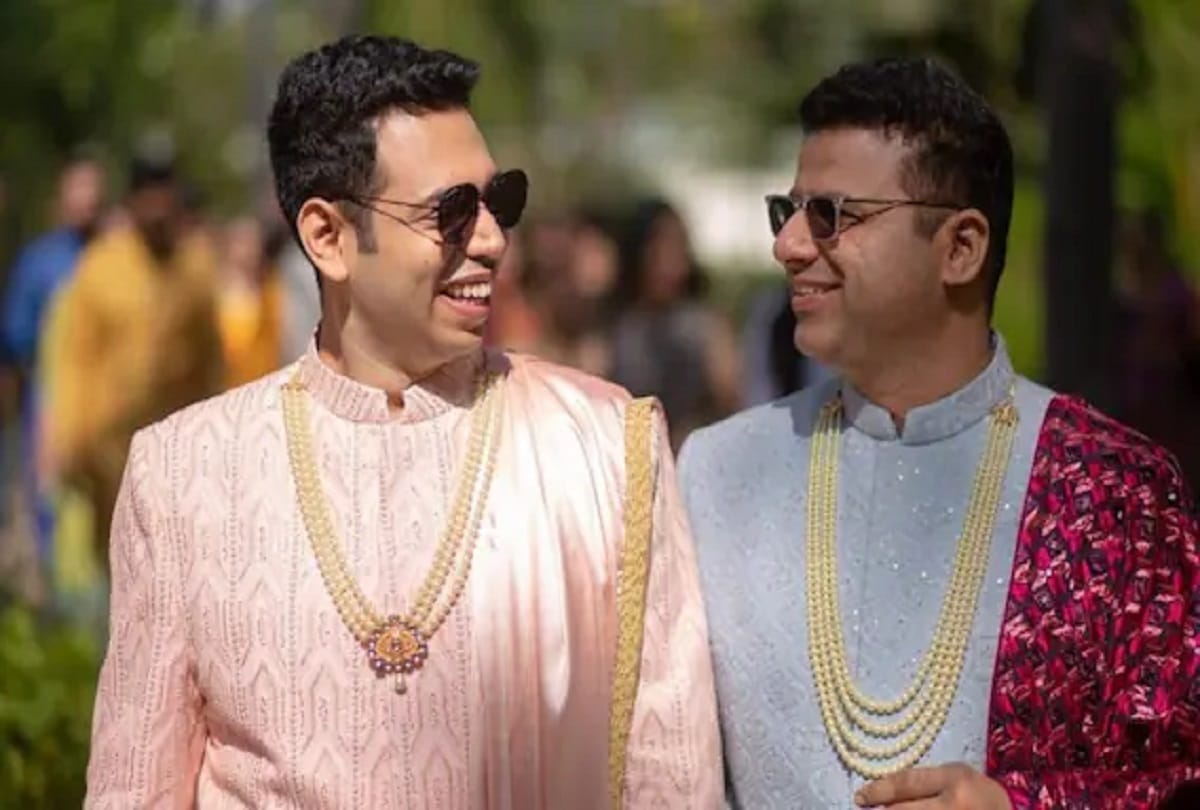 Telangana gay couple marriage pics, Mother father also blessed, Hyderabad gay couple marriage