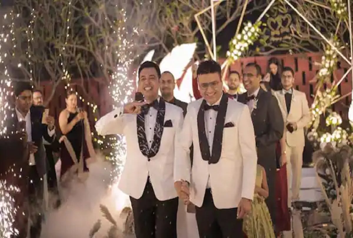 Telangana gay couple marriage pics, Mother father also blessed, Hyderabad gay couple marriage