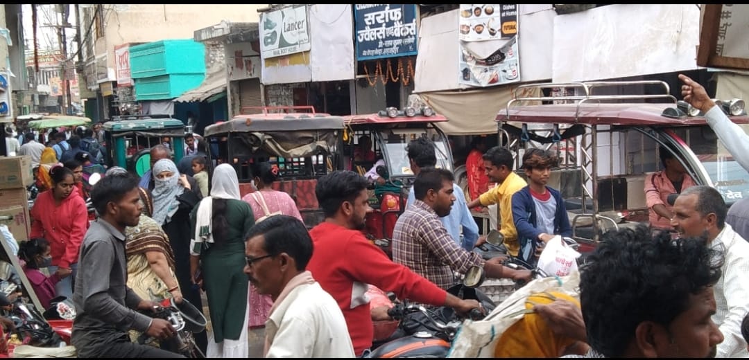 Traders troubled by jam in Tilhar, administration is not paying attention