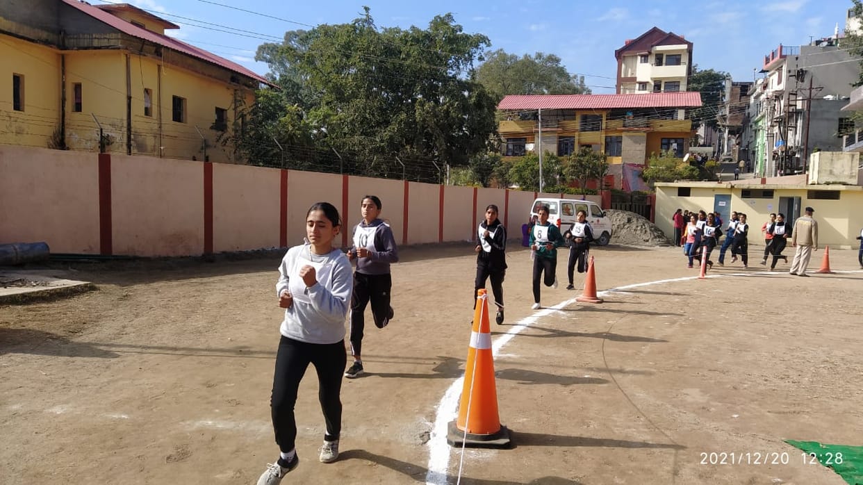 397 woman candidates pass ground test of  police  arkshi post in nahan  sirmaur  on second days