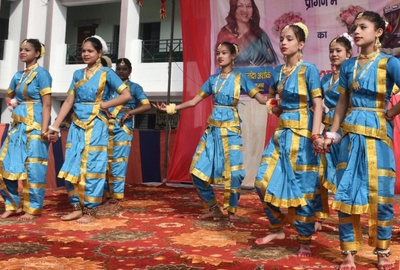Meritorious students of Police Modern School honored