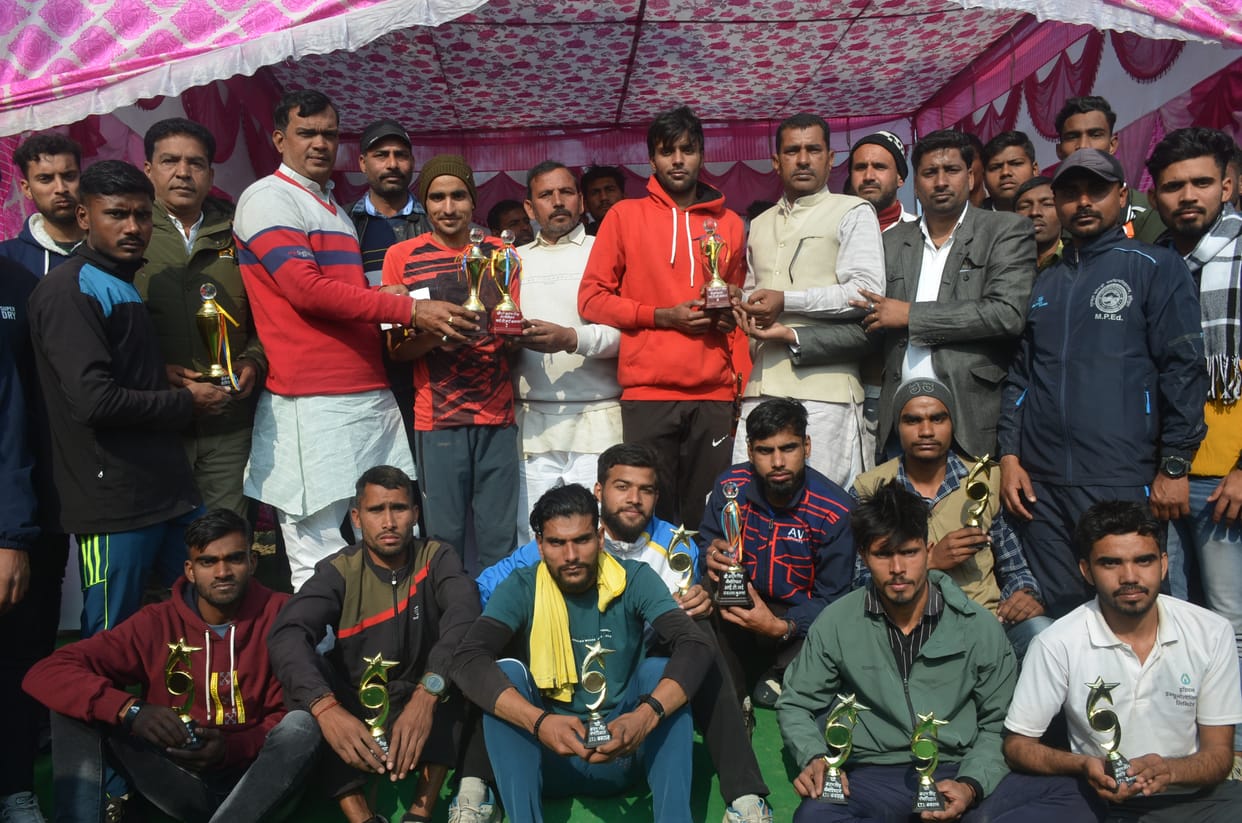 Farooq tops in 1600 and 800 meters race