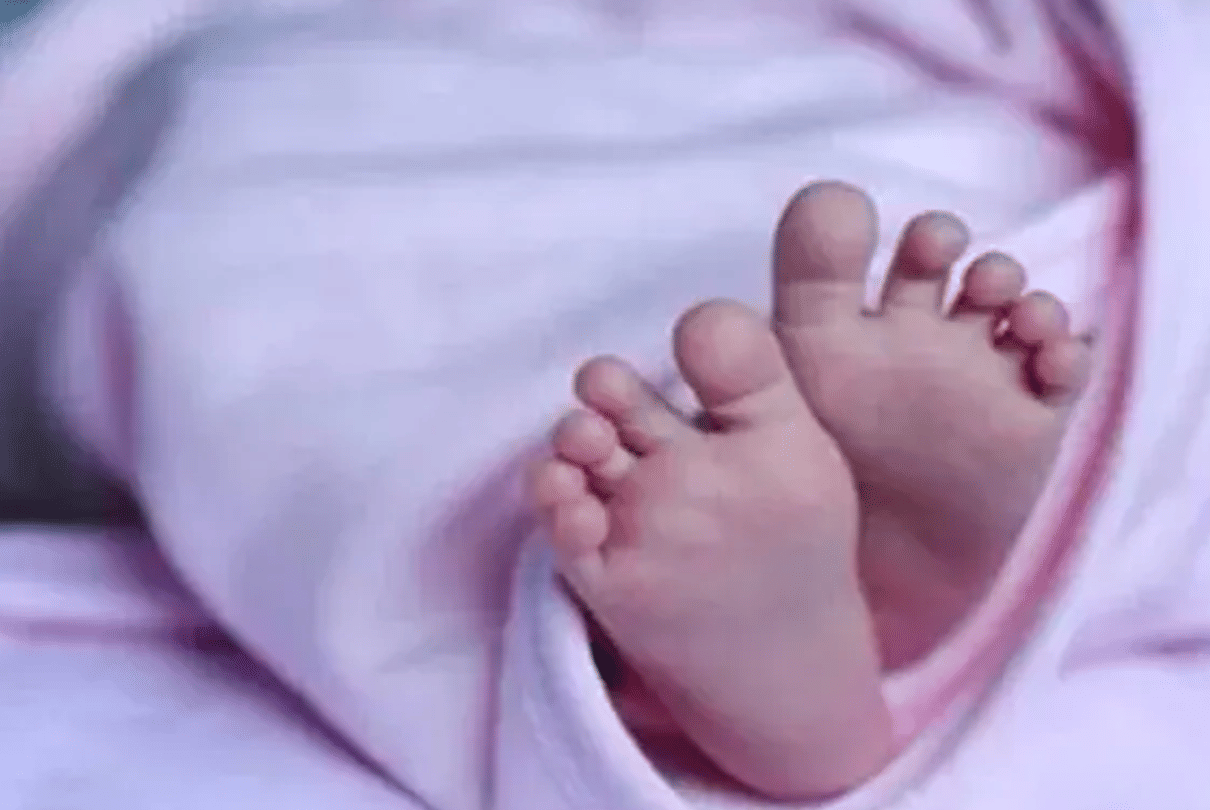 Husband wife Dead body found in house newborn was lying between two dead bodies Dehradun Uttarakhand news