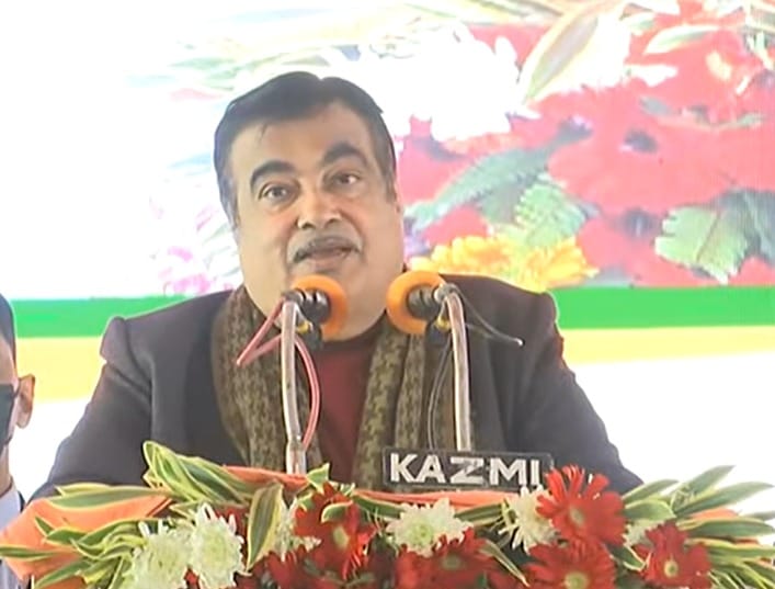 up election 2022 Nitin Gadkari said in Jaunpur if again yogi government in up then roads of uttar pradesh will be like America