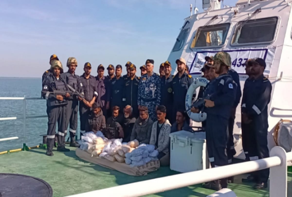 Ahmedabad: Heroin worth Rs 400 crore seized from Pakistani fishing boat off Gujarat coast 6 crew members held