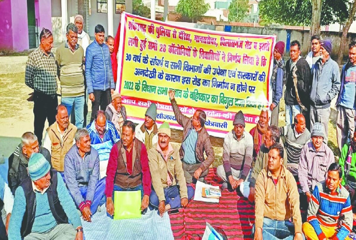 People put up house for sale and up election boycott posters due to lack of development work in Agra