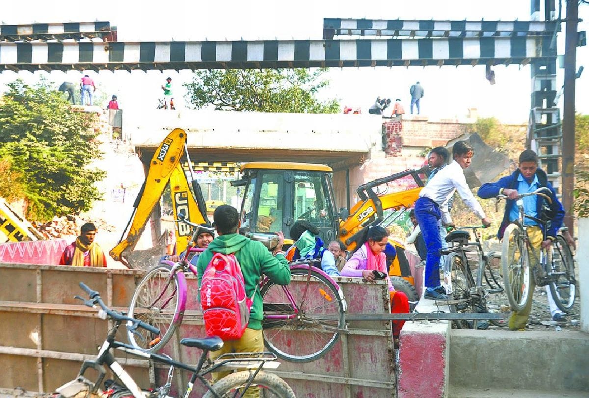 Agra Traffic Jam At Lohamandi And Soron Katra Mg Road