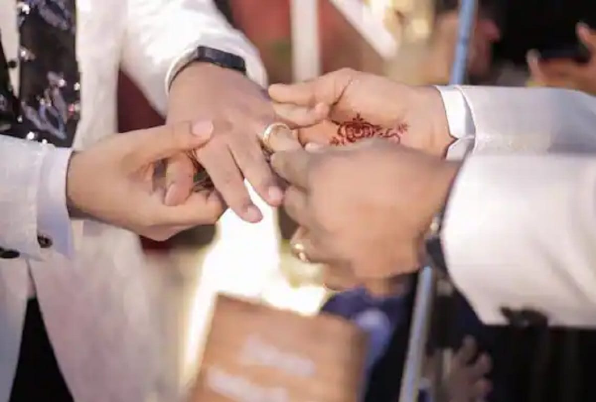 Telangana gay couple marriage pics, Mother father also blessed, Hyderabad gay couple marriage