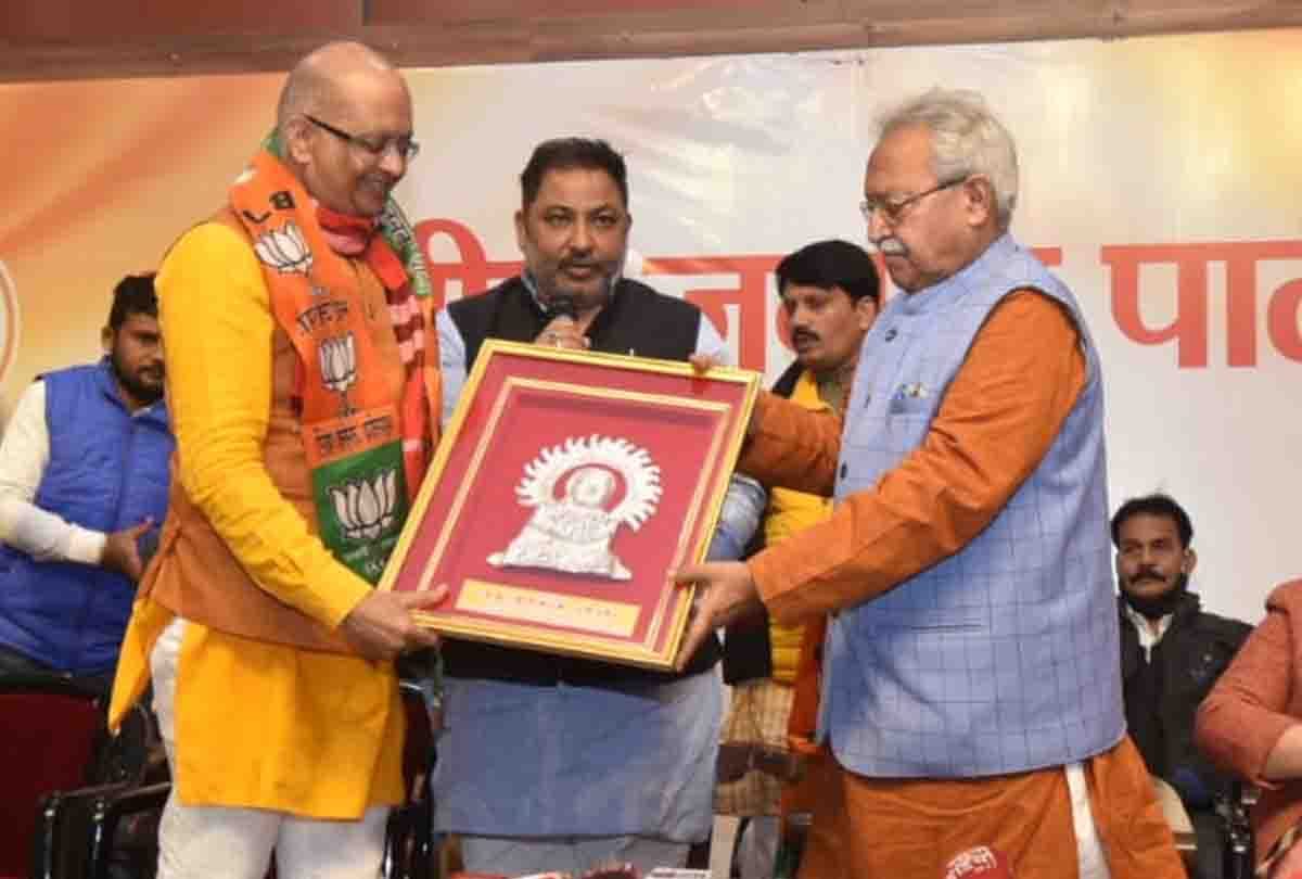 BSP leader Anubhav Chak joins BJP