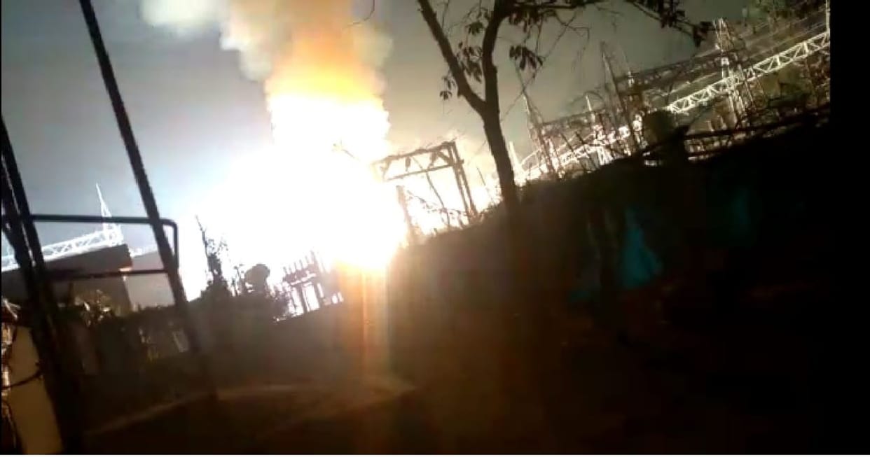 Fire broke out in Chandauli's epicenter, half the district's power cut