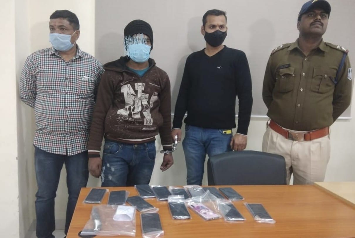 Indore: A thief made in a drunken addiction, the mobiles of passers-by used to be absconding, also went to jail, but after being released on bail, started committing crimes again.