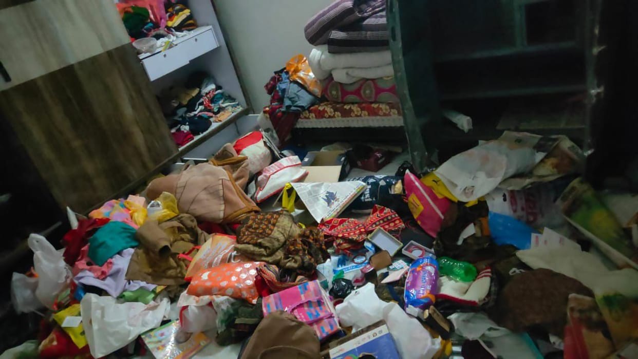 Aligarh: Theft of lakhs by breaking the locks of the teacher's closed house