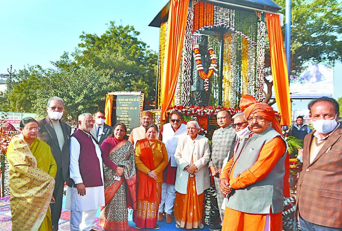 Up Governor Anandi Ben Patel Statue of Sardar Patel At Meena Bazar Agra