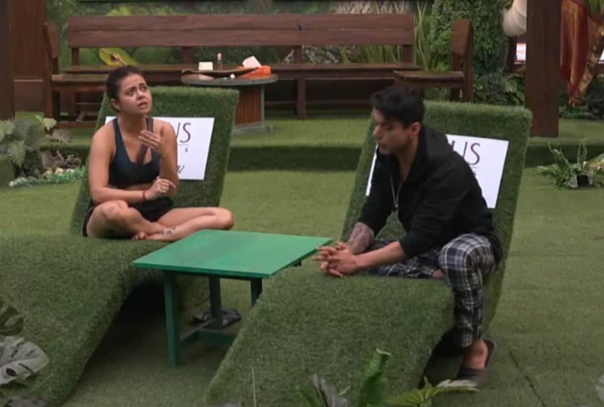 bigg boss 15 devoleena bhattacharjee express her feeling for pratik sehajpal says i am attract towards you