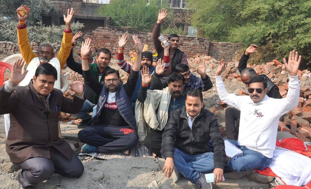 Uproar over land in Nirala Nagar, platform broke