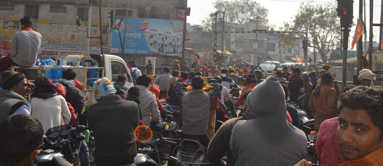 Hathras: Buses stopped from coming inside the city, passengers kept wandering