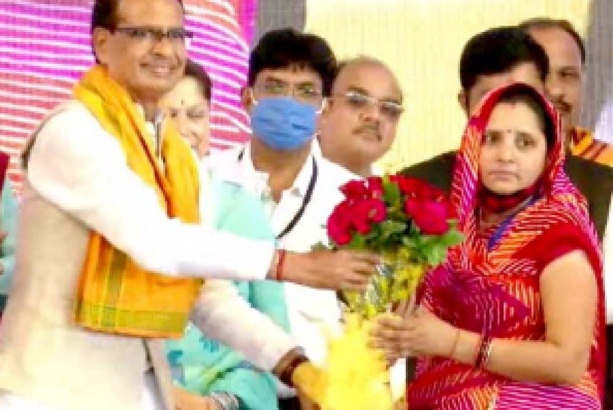 Shivpuri: Even after the announcement of Chief Minister Shivraj, nutritional food plant was not handed over to women