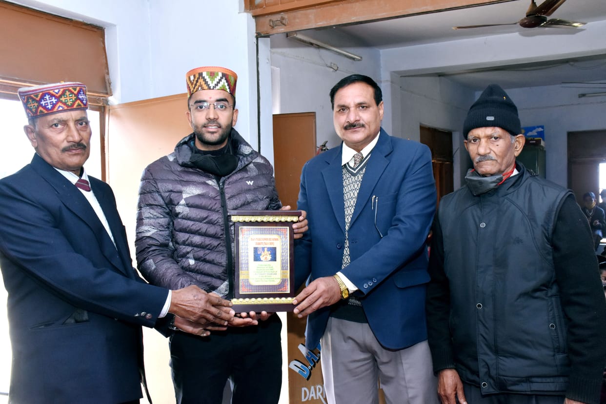 Shubham reached his elementary school after becoming a lieutenant