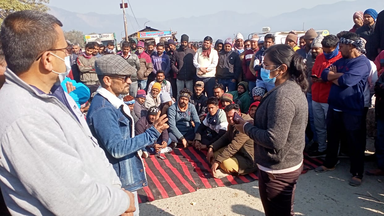 Mining traders agitated by NHPC's barrage fee in Sharda mining, divided into two groups