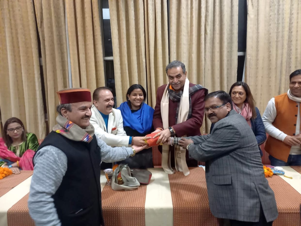 hatti samiti chandigargh meet to rajya sabha  member indu goswami and give  letters for their demands