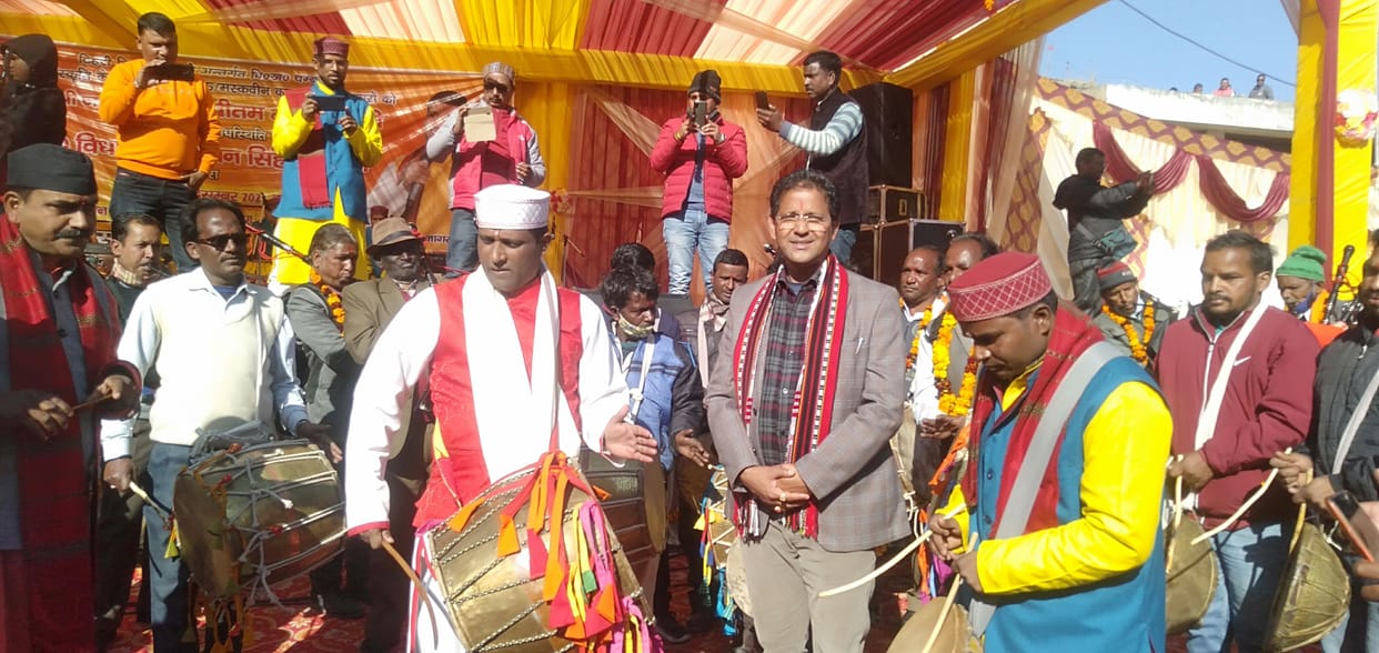 Folk artists honored by giving dhol, damaun and mashkabeen