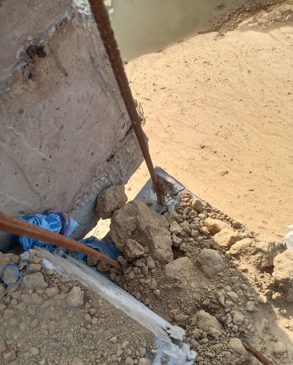 fathepur news,Cracks again in the back of Yamuna bridge