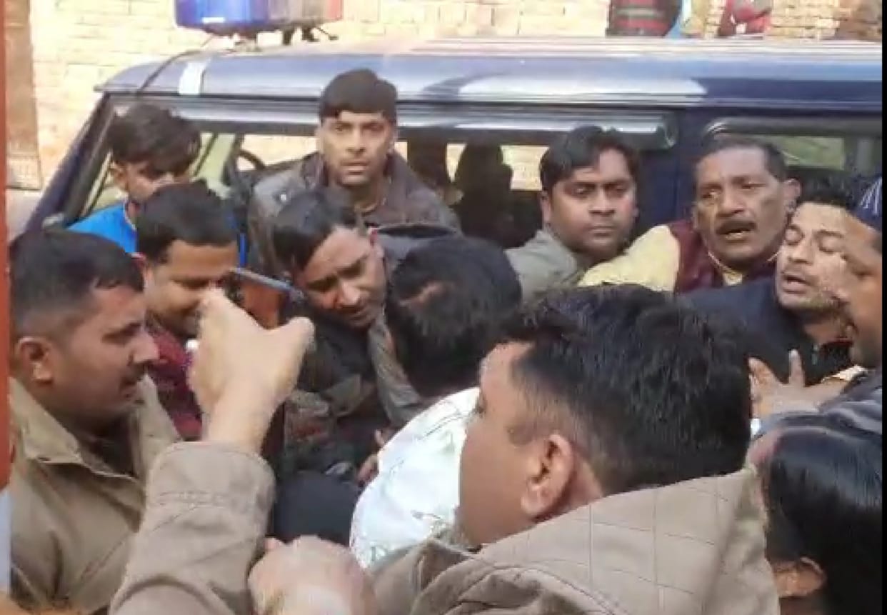 Attempt to rescue the arrested district Badar, attack on the police