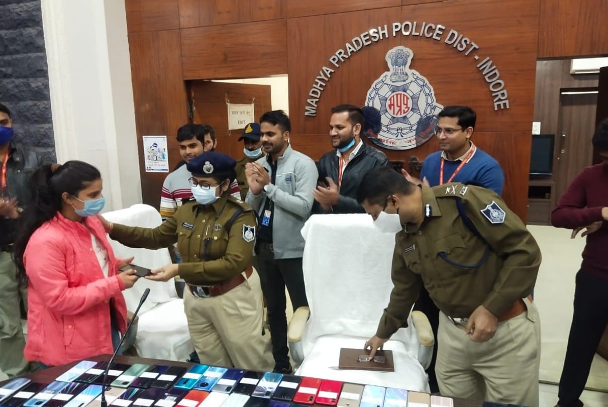 Indore: Report of mobile theft registered on Citizen Cop app, police found it from different cities ... mobiles worth more than one crore were recovered