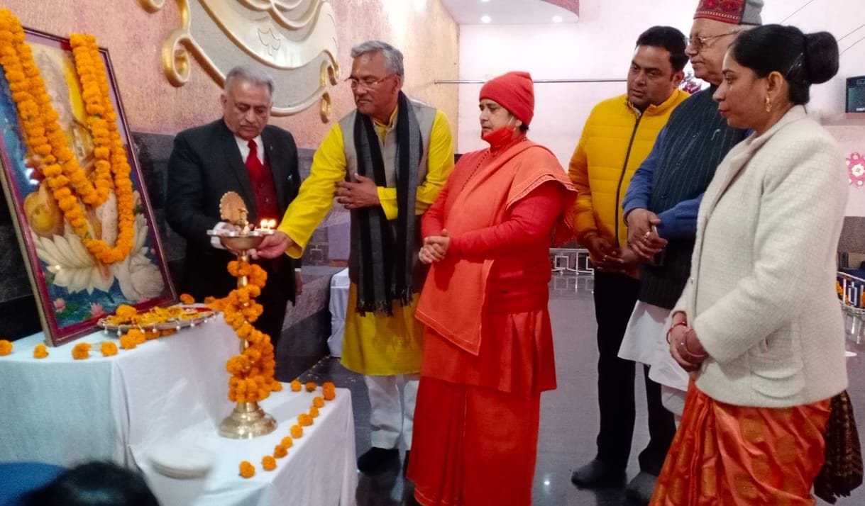 Girl students need not be afraid of anti-social elements: Trivendra Rawat