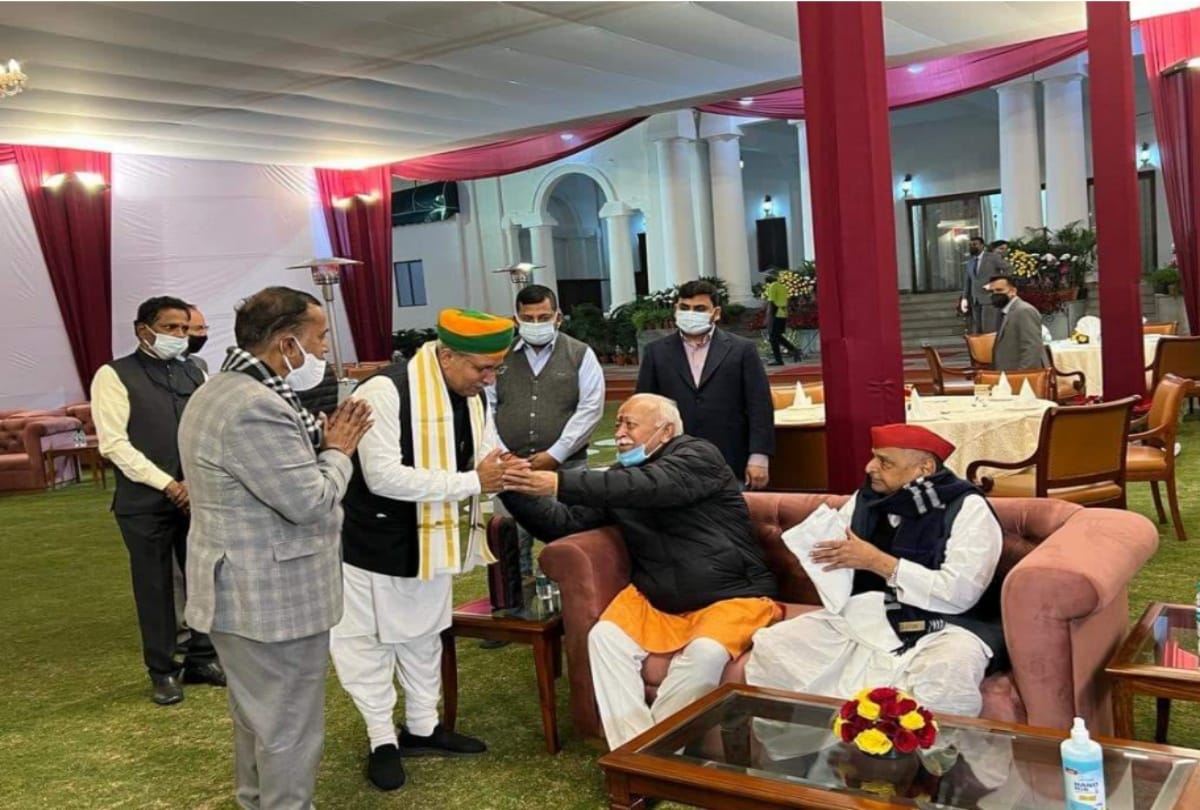 RSS chief Mohan Bhagwat and Mulayam Singh Yadav meets, UP congress slams Samajwadi Party