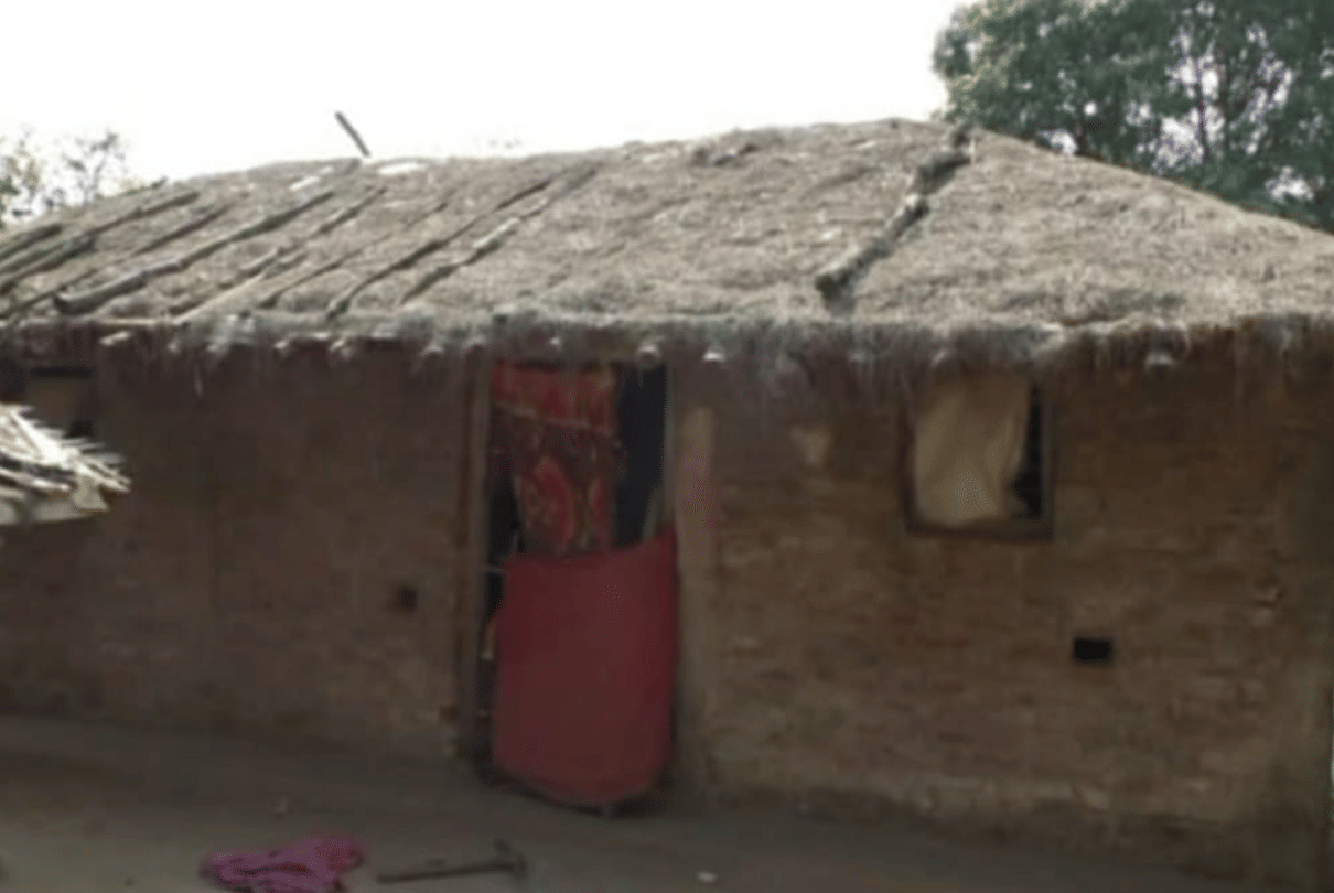 Dindori MP News: PM Modi Awas Yojana tribals cheated; Instead of cement-concrete, houses made of grass