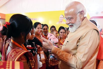 Modi in Prayagraj: Daughters said to the Prime Minister, you are our source of inspiration, we will also do big work