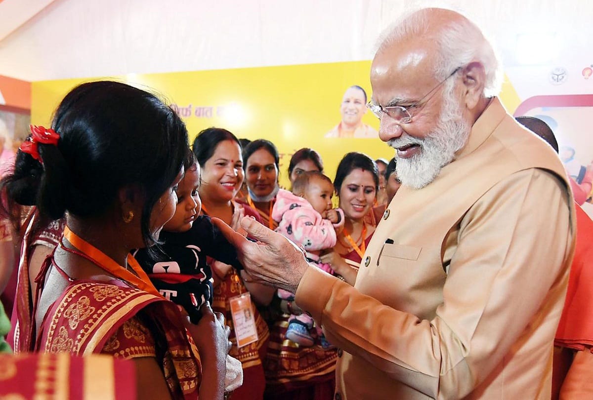 Prayagraj: After meeting PM Modi, excited women and girls said, like father is in front