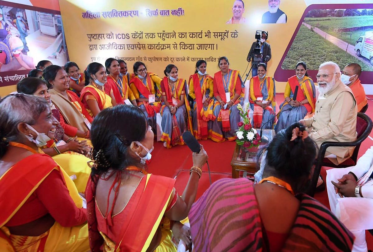 Modi in Prayagraj: Daughters said to the Prime Minister, you are our source of inspiration, we will also do big work