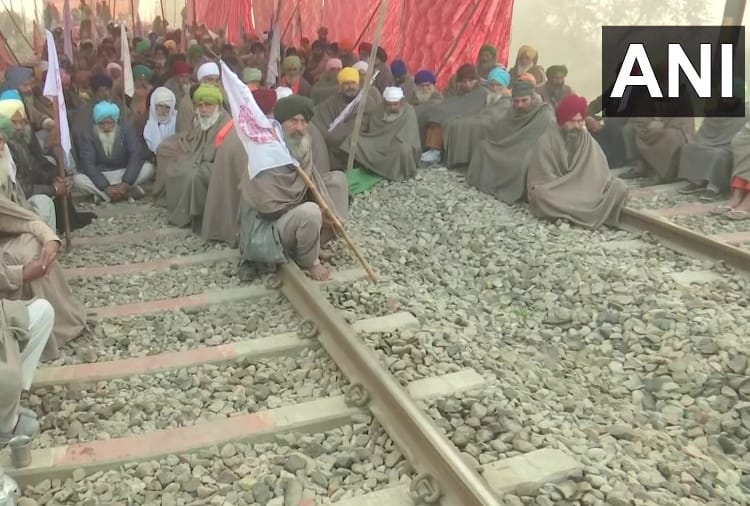 Kisan Mazdoor Sangharsh Committee 'rail roko' agitation continues in Punjab