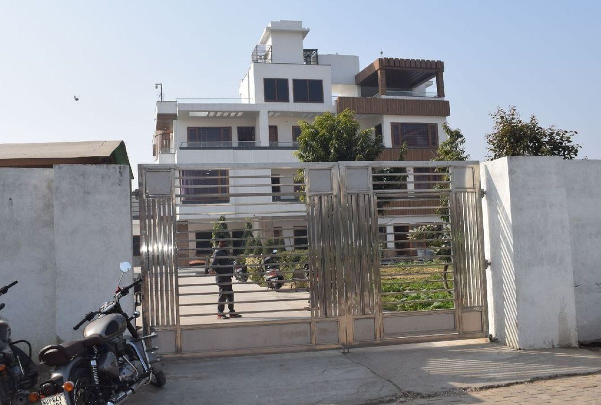 Income Tax Raid End After 66 Hours In Mainpuri Manoj Yadav House Rcl