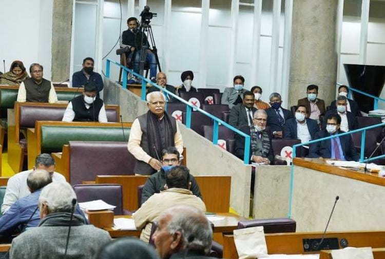 Haryana CM Manohar lal said No Religious Prayers In Open Without Permission